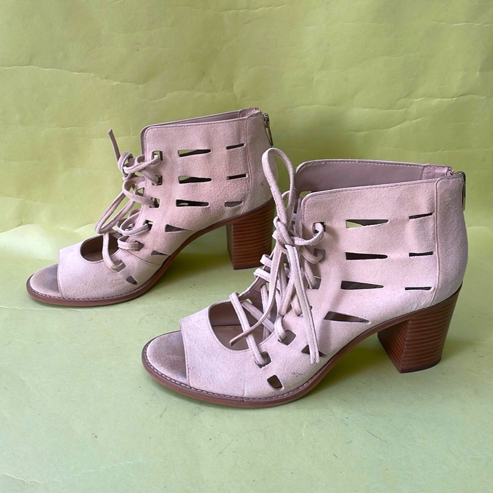 Vintage light cream Vince Camuto suede leather booties